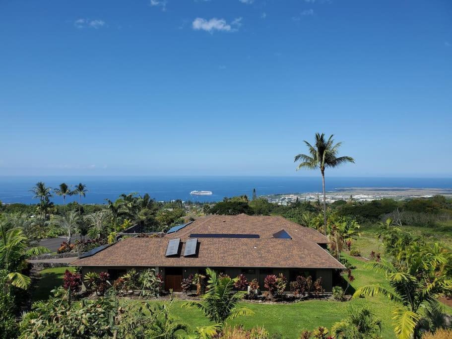 Sweeping Ocean Views Ideal Location Gated Villa Kailua-Kona Exterior photo